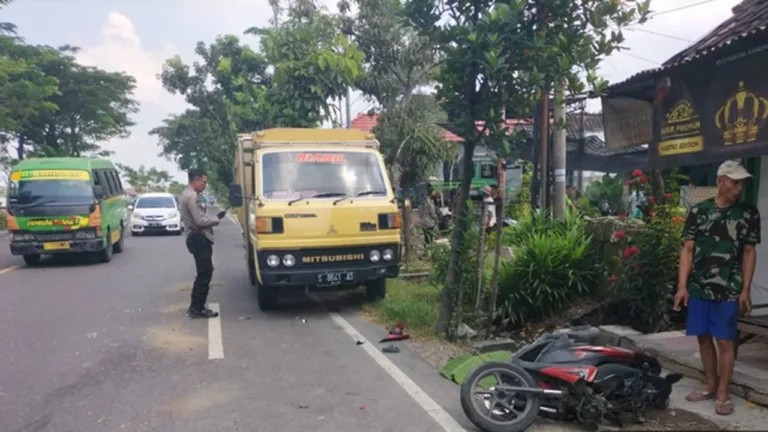 Kecelakaan Motor-Truk di Bojonegoro Menelan 1 Korban Jiwa